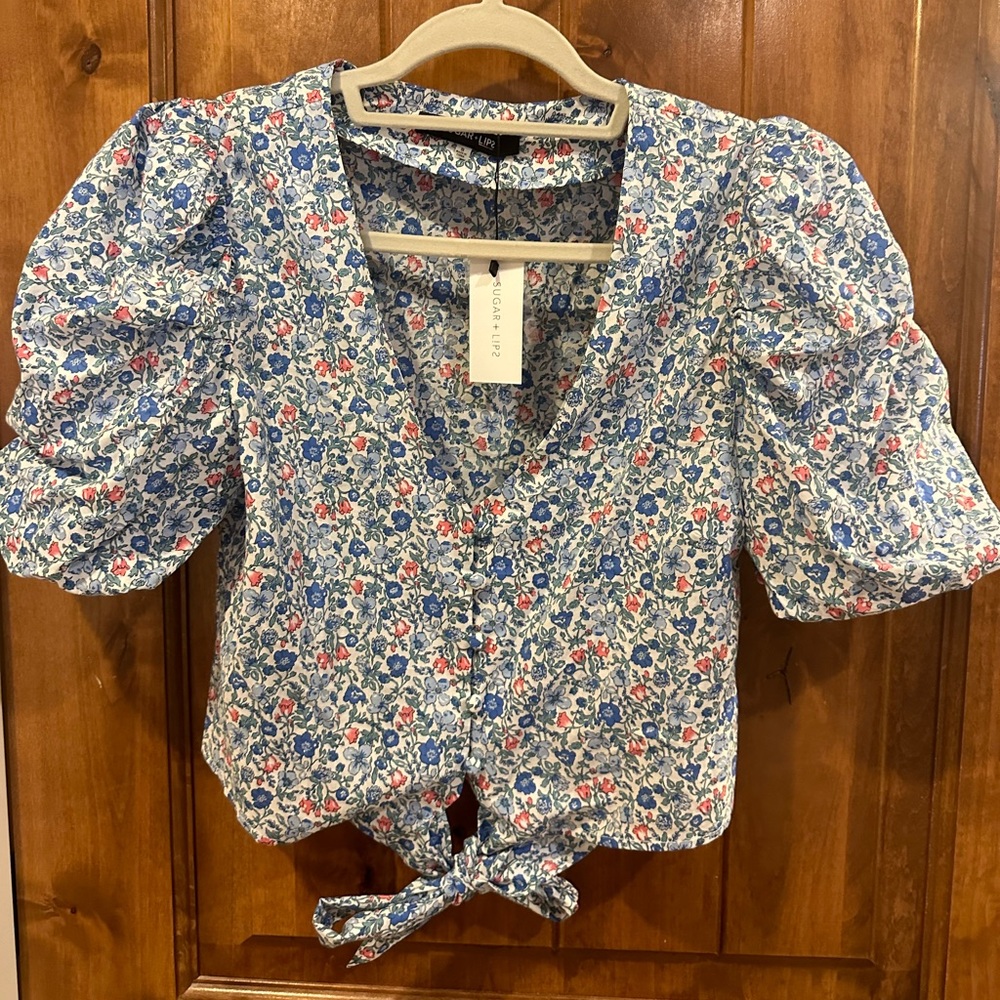 Cute button top